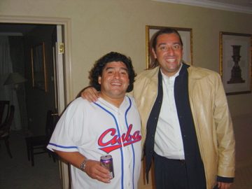 “Las tres noches que pasé con Maradona en China hablando de fútbol y cómo recreó solo para mí su gol de la mano de Dios”