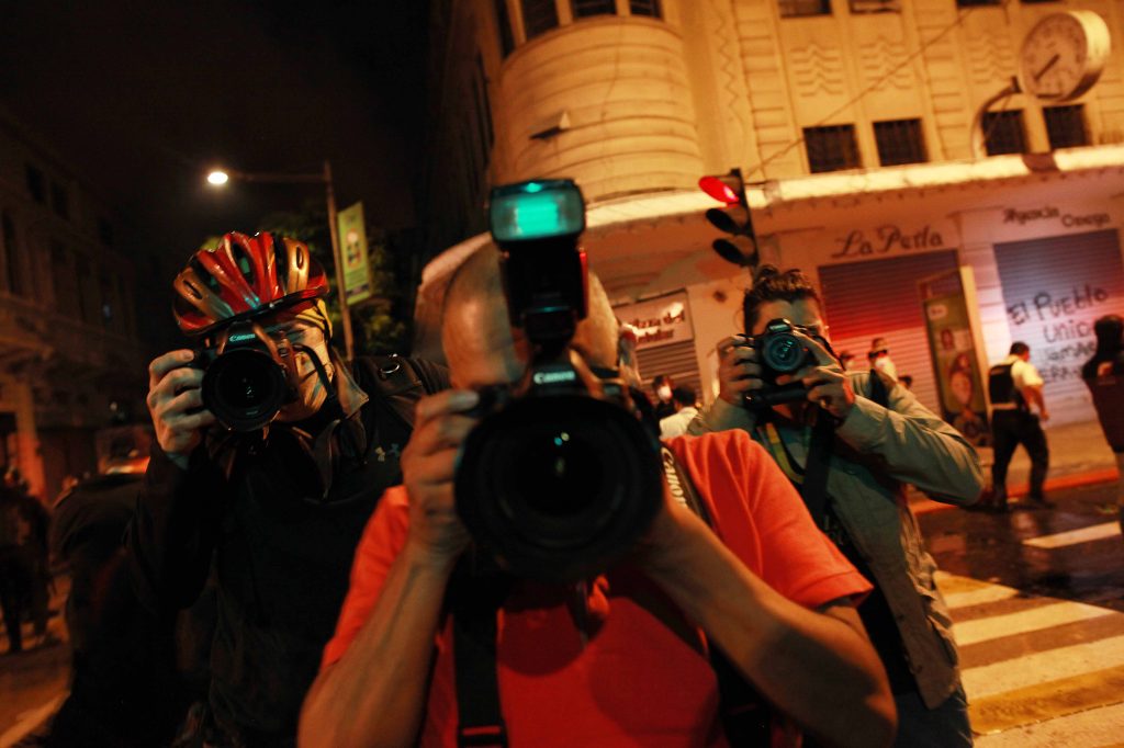 4. Colegas fotografían la herida y cómo quedó después de la agresión.