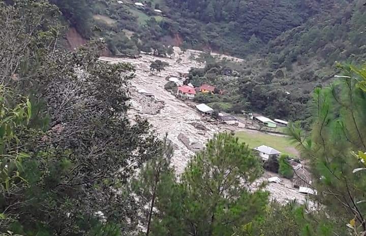 Más de 200 personas claman ayuda en Poxlac Las Brisas: “las casas se las llevó el río”
