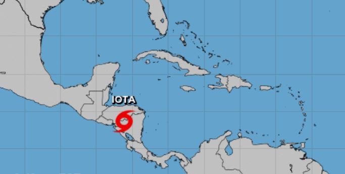 “Nos preparábamos para lo peor ante el avance de Iota, pero gracias a Dios este ha perdido fuerza”, afirma Giammattei