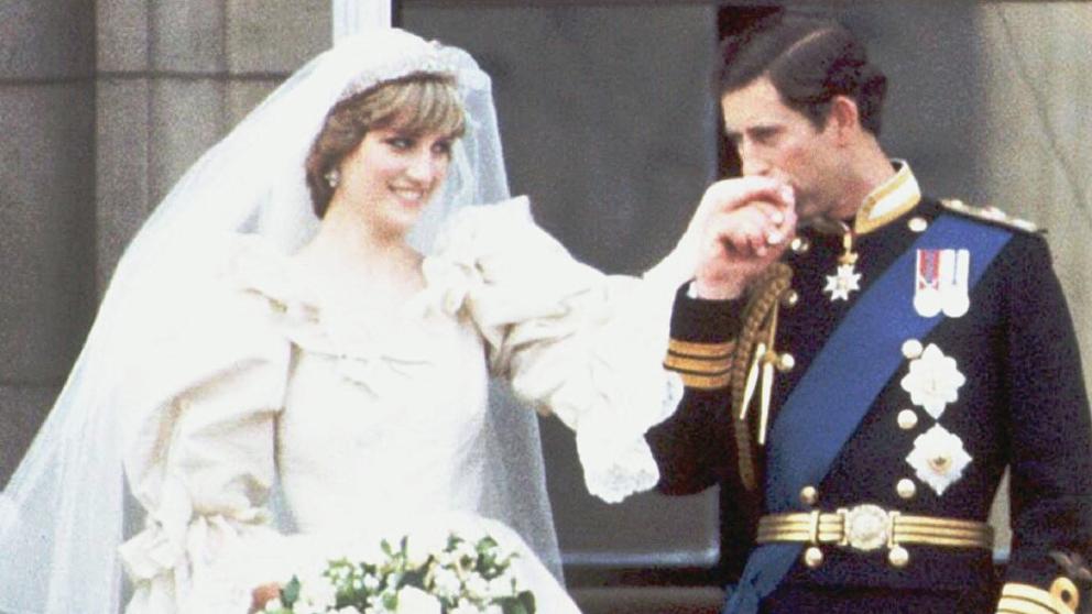 Príncipe Carlos le dijo a Lady Di la noche antes de la boda que no la amaba