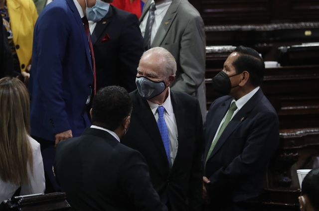 Llegan a la CC tres solicitudes de amparo contra elección del magistrado Roberto Molina Barreto
