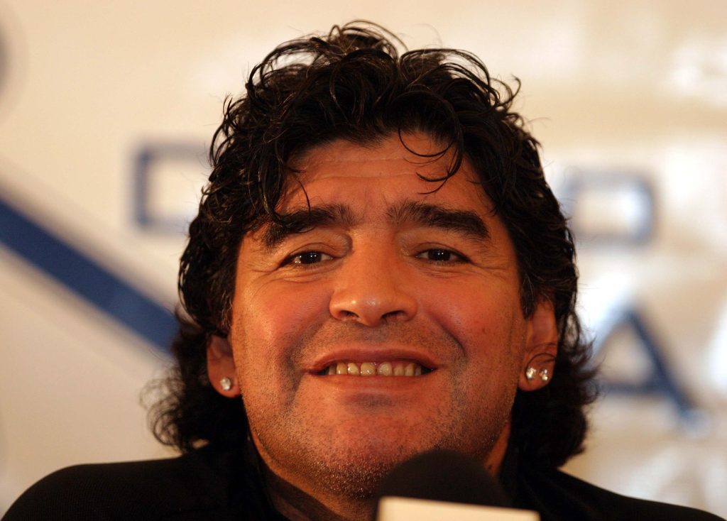 Maradona vino con el Showbol para enfrentar a la Selección de Guatemala en un partido de exhibición. Foto: Hemeroteca PL