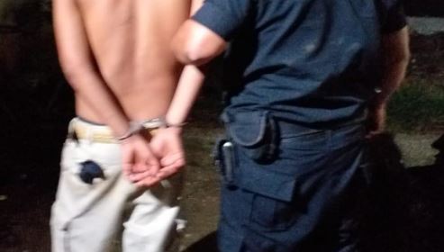 Pretendían saquear una escuela, intentaron trepar las paredes para huir y fueron capturados
