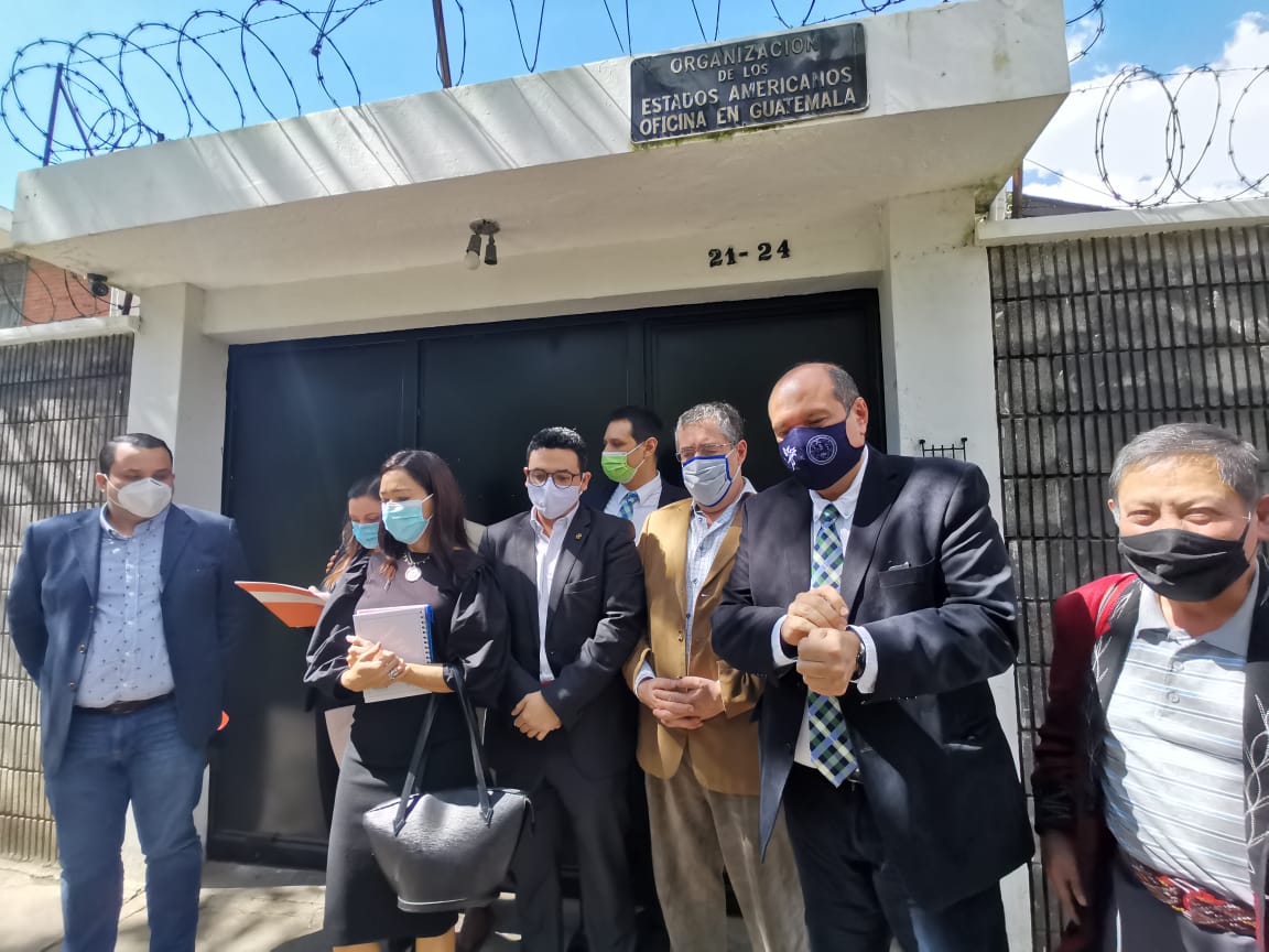 “La problemática de Guatemala no es solo el presupuesto”, diputados opositores se reúnen con misión de la OEA