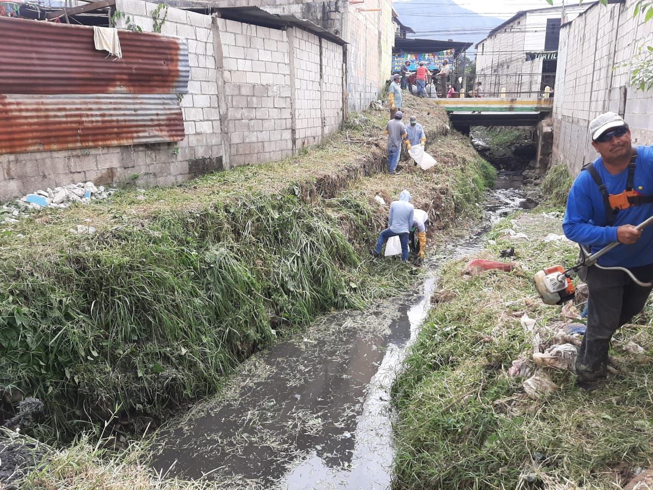 “Quedamos a la mano de Dios”: vecinos de Amatitlán temen la furia de Iota y sin tener un lugar a dónde ir
