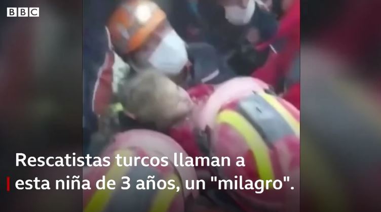 Terremoto de Turquía: una niña es sacada con vida de los escombros tras 65 horas del terremoto en Turquía