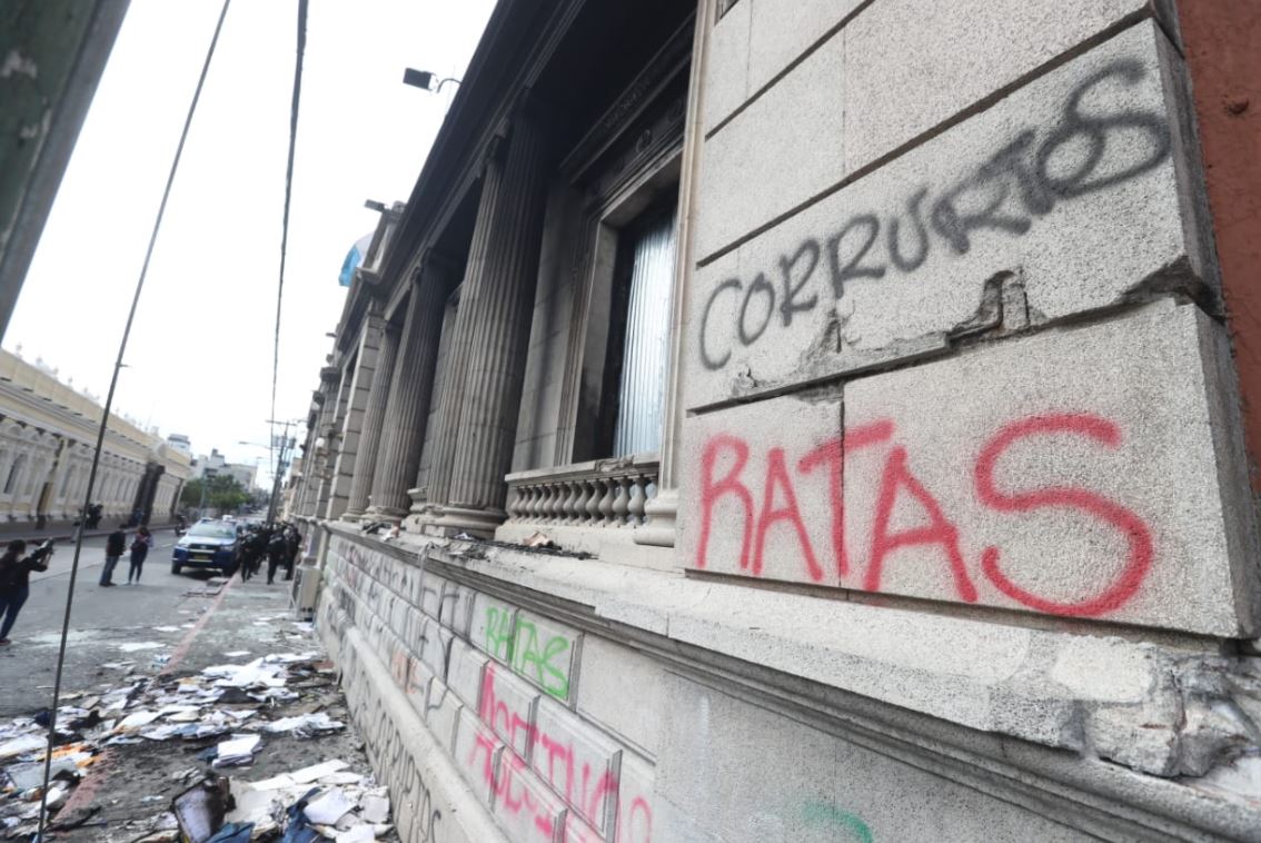 En imágenes: Así amanece el Centro Histórico de Guatemala luego de las protestas el Presupuesto 2021