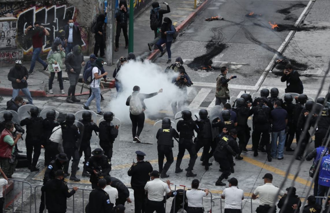 PNC disuelve protesta frente al Congreso en contra del presupuesto 2021