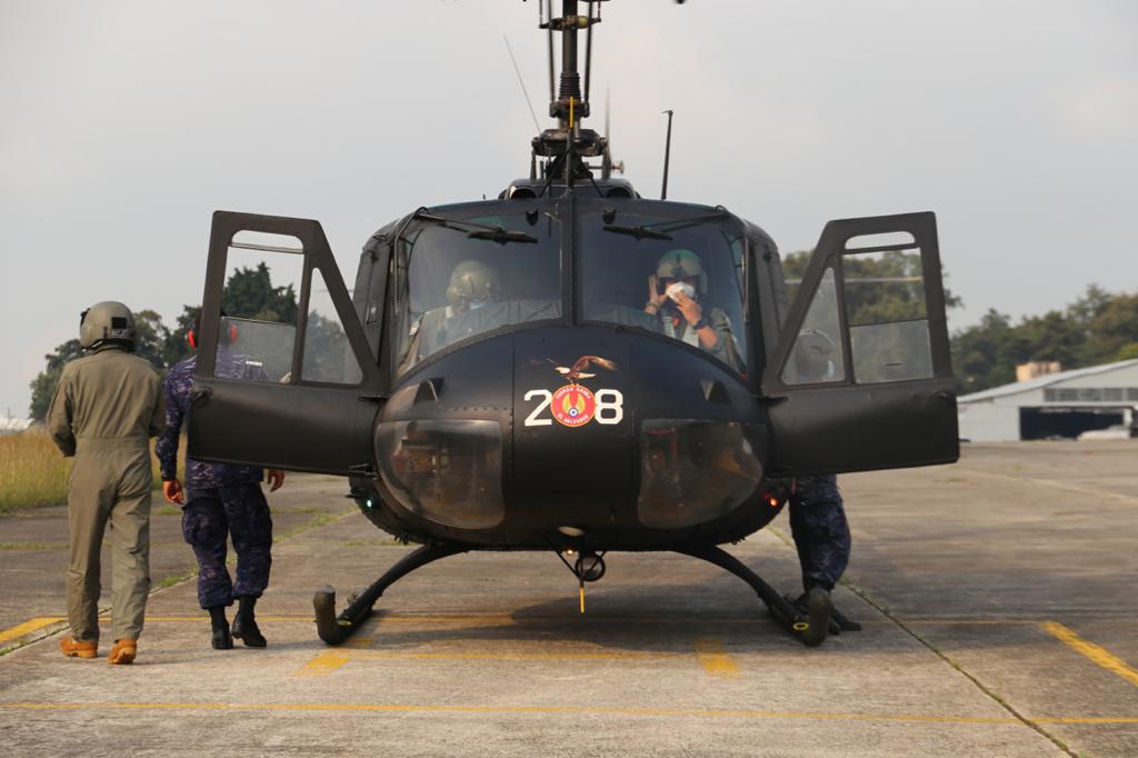 Cortesía de Bukele: Llegan a Guatemala dos helicópteros de El Salvador para ayudar a afectados por Eta