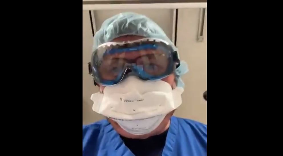 El impactante video de un médico que recreó qué ve un paciente de covid-19 antes de morir