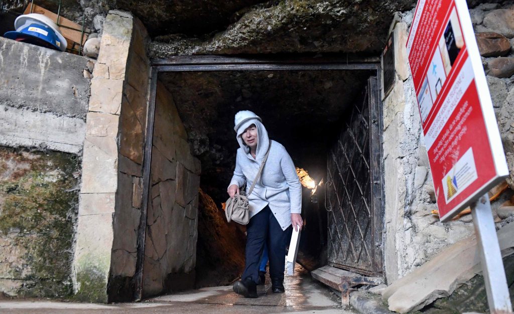 “Recibo energías”: La misteriosa pirámide y túneles de Bosnia que muchos les atribuyen “poderes curativos”