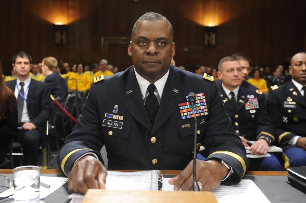 “Excepcionalmente calificado”: Biden nombra al general Lloyd Austin como primer jefe de color del Pentágono