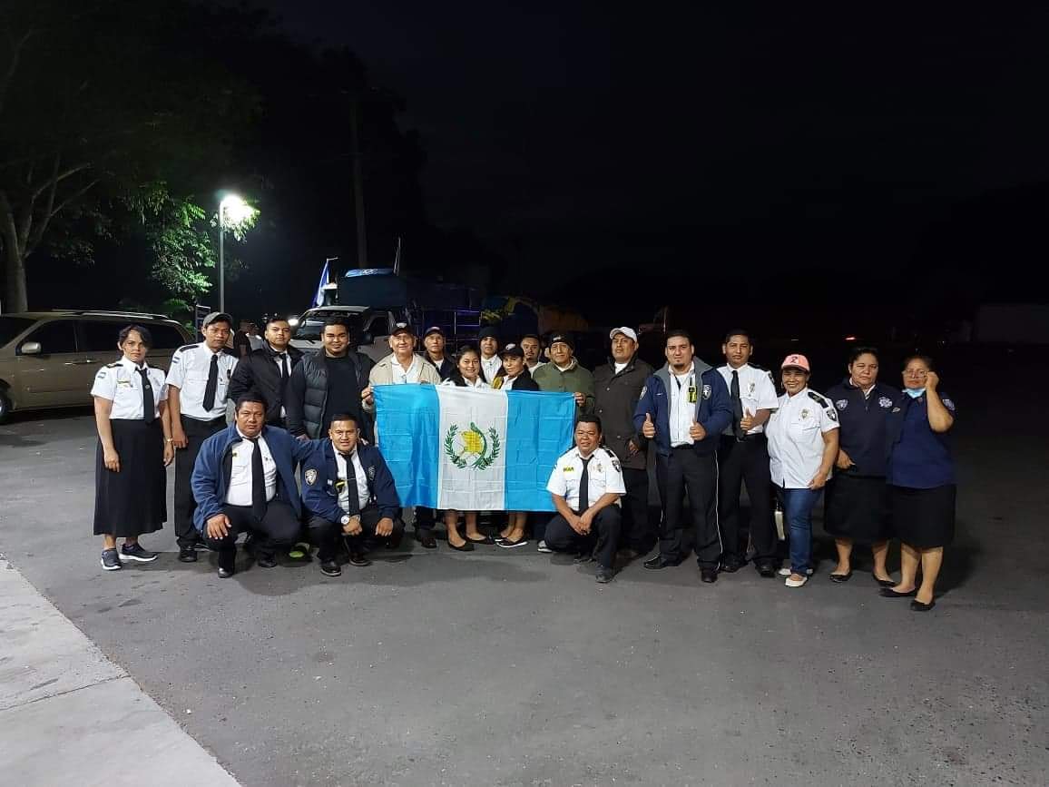 Cómo la burocracia no deja pasar de la frontera ayuda humanitaria donada por religiosos de El Salvador y Estados Unidos