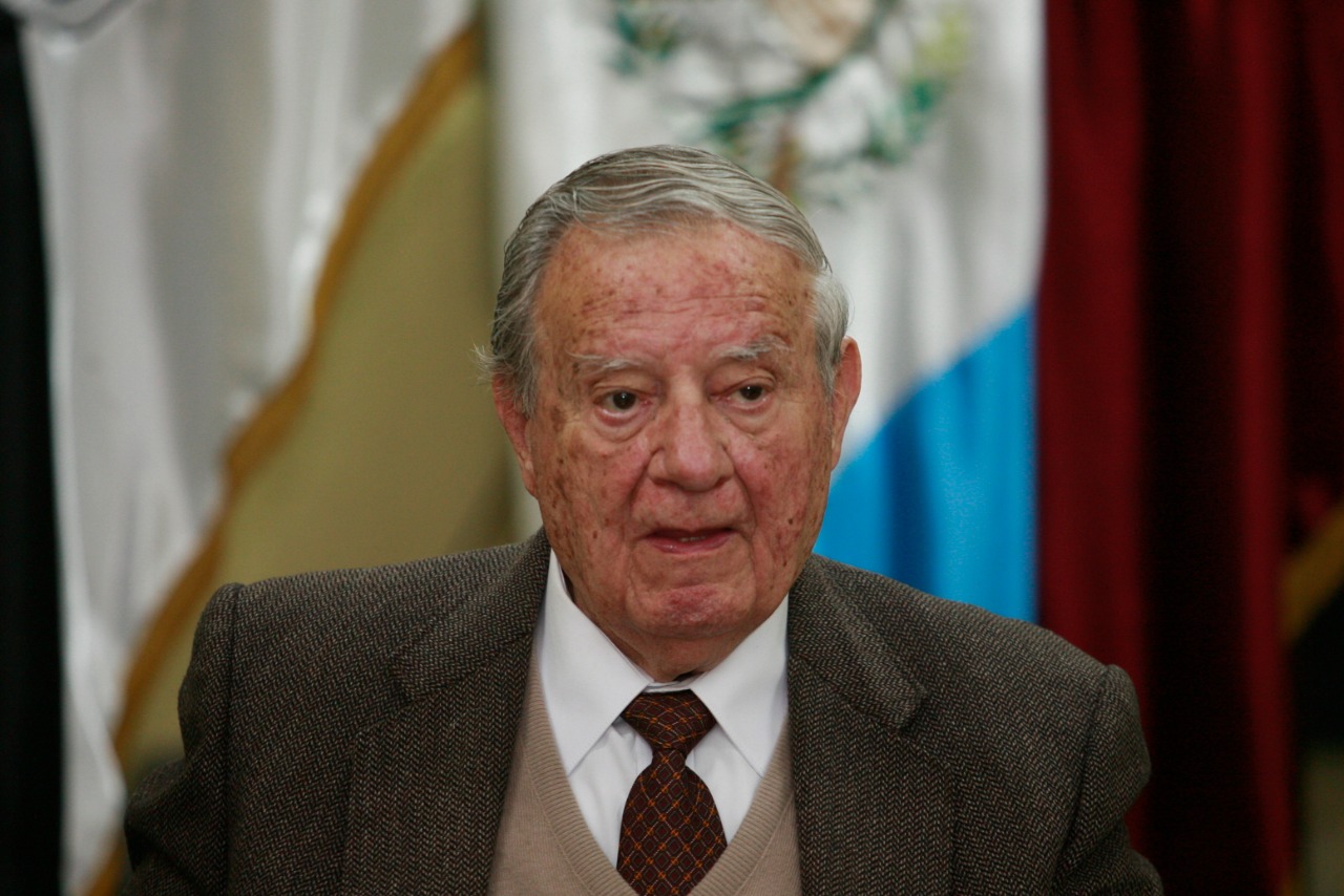 Muere ex magistrado de la CC, Adolfo González Rodas