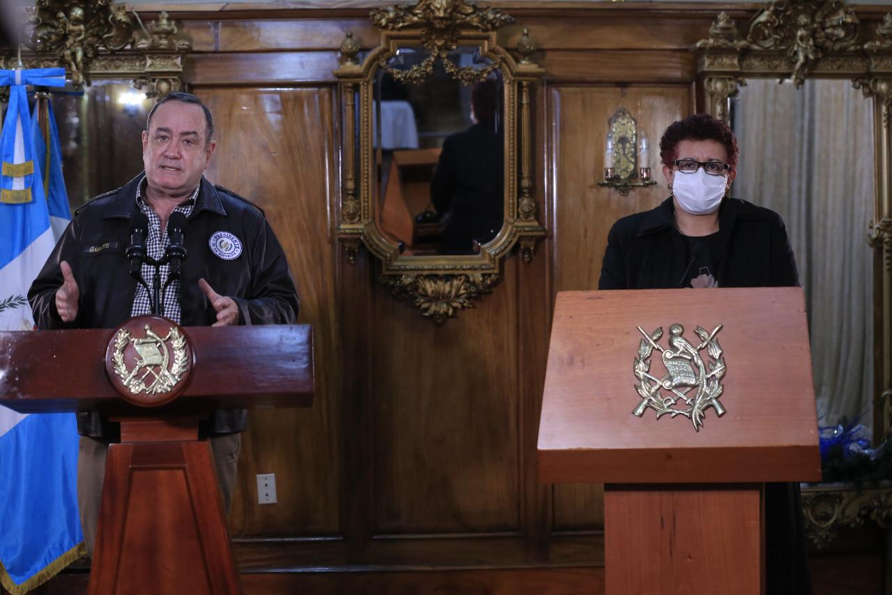 “Evitemos que el deschongue de los guatemaltecos ocasione la muerte de miles de personas”, dice presidente Giammattei
