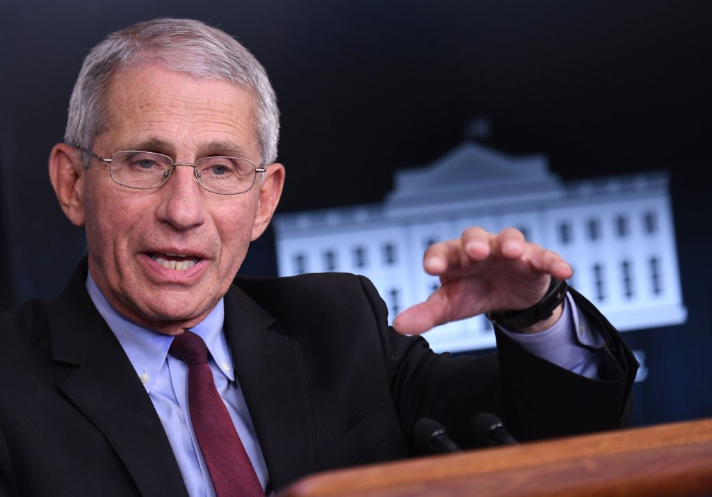 Biden pide al médico Fauci, especialista criticado por Trump, que forme parte de su equipo contra el coronavirus