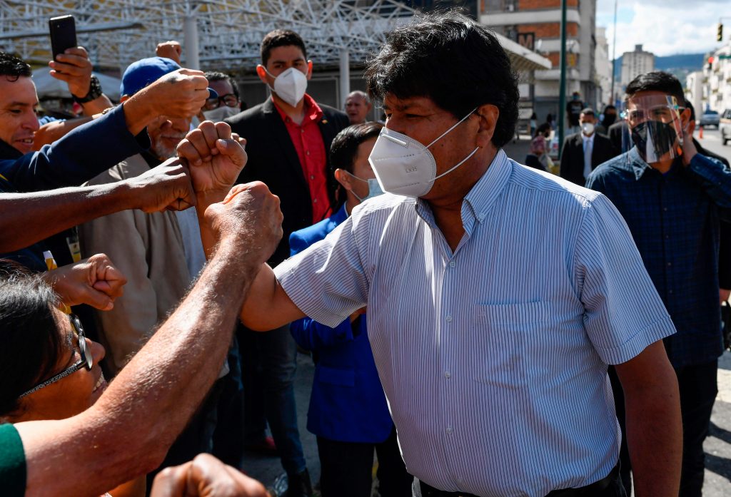 A sillazo limpio: así agredieron a Evo Morales sus propios partidarios en Bolivia