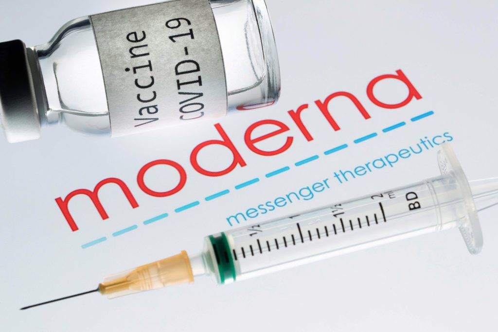 Otra vacuna contra el covid-19 para los estadounidenses: dan luz verde al fármaco de Moderna tras el de Pfizer