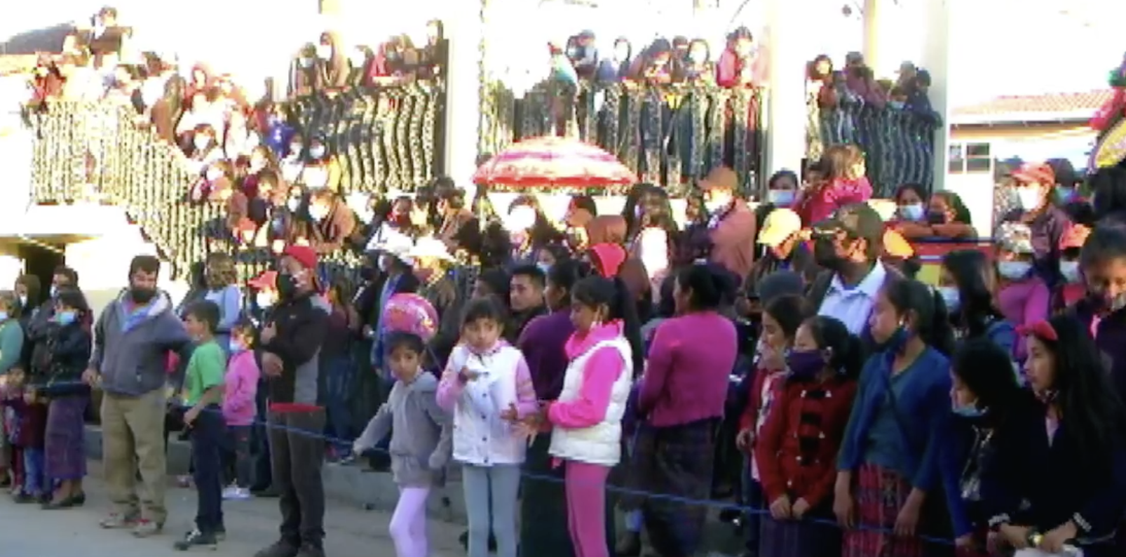Coronavirus: Municipalidades realizan actos navideños masivos sin medidas de prevención