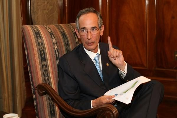 Expresidente Álvaro Colom padece cáncer, según su abogado
