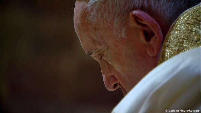 El papa no presidirá la misa de fin de año por dolor ciático