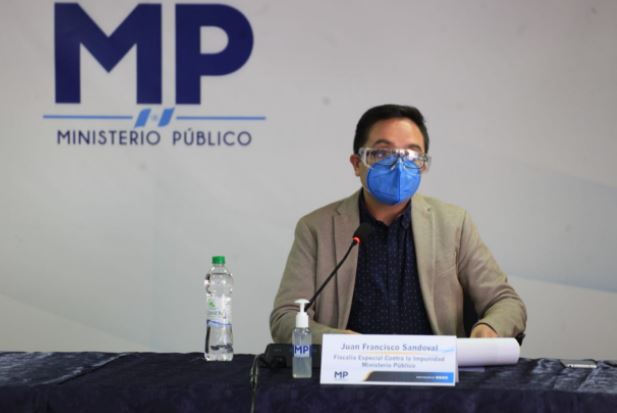 Feci señala que el exministro de Energía y Minas, Erick Archila, recibió sobornos millonarios y gastó el dinero en estos lujos