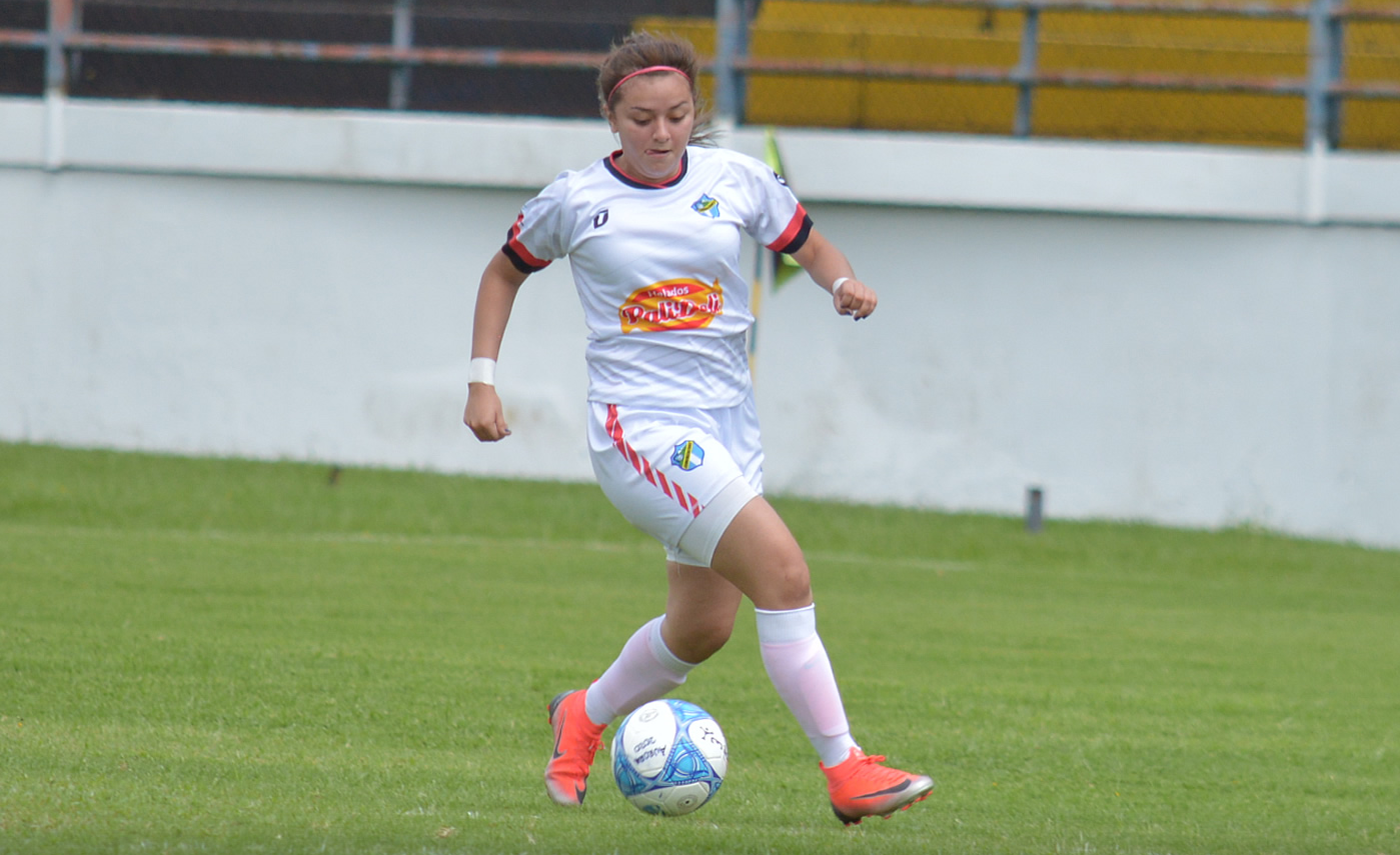 Futbolista Sharon Santa Cruz sigue hospitalizada después de haber sido rescatada
