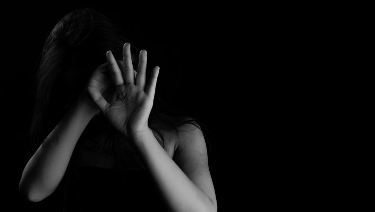 “No aguantó más”: suicidio de una joven víctima de abusos de su padre indigna en Argentina