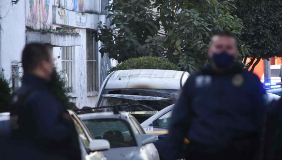 “Ya venían muertos”: vecinos de México recogen restos de dos cuerpos carbonizados que la autoridad no recogió