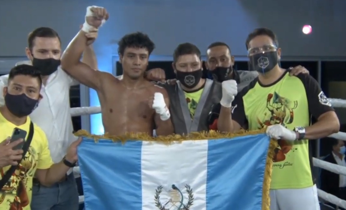 ¡En tres minutos! Guatemalteco Léster Martínez gana el título continental del Consejo Mundial de Boxeo