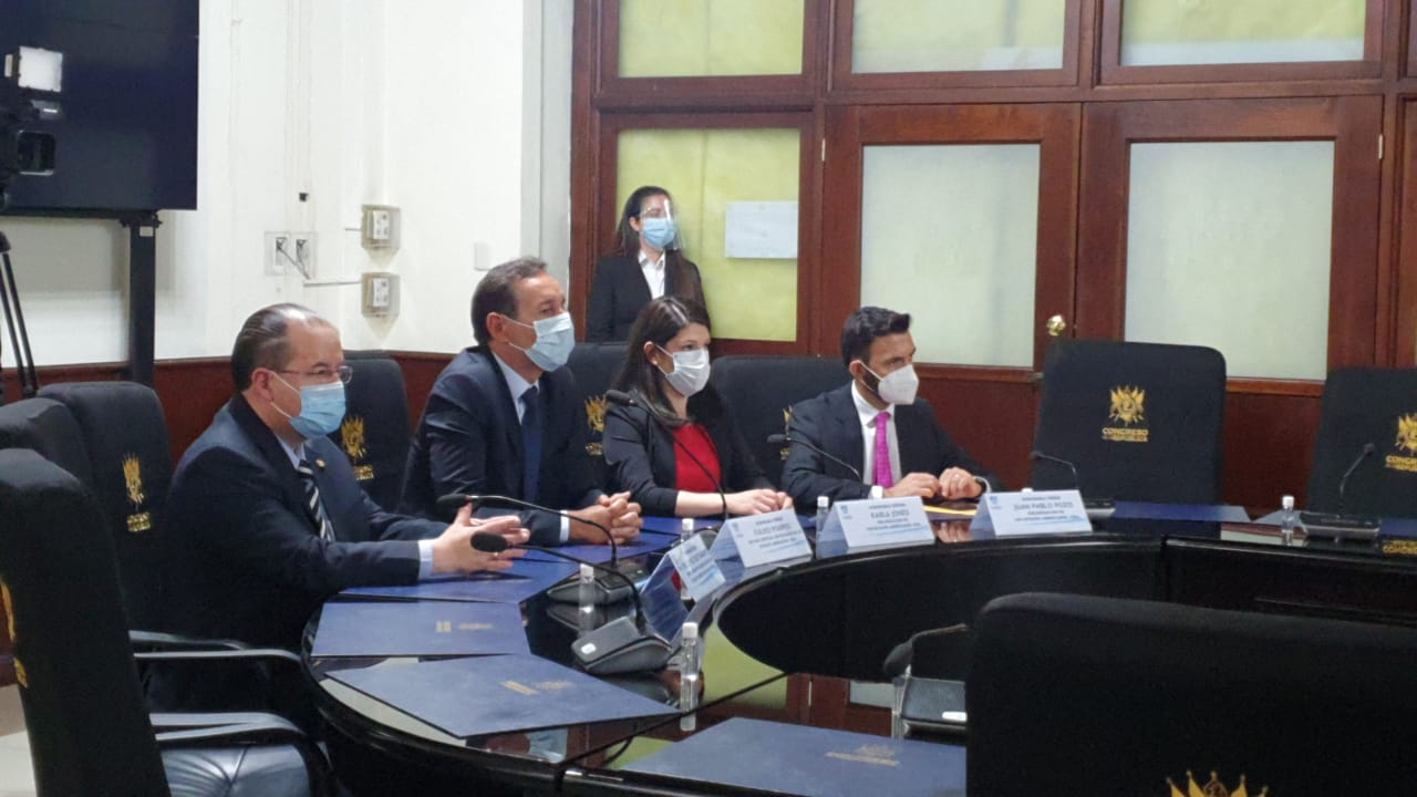 Oficialismo se reúne con misión de la OEA y cuestiona que la elección de cortes está entrampada