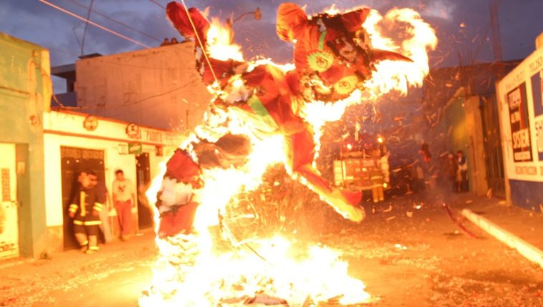 Quema del Diablo: historia de la tradición del 7 de diciembre en Guatemala