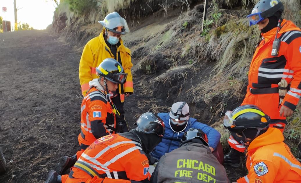 Dos personas son rescatadas de la cima del volcán Acatenango