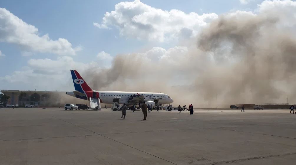 Atacan aeropuerto de Aden, Yemen y se reportan al menos 16 muertos