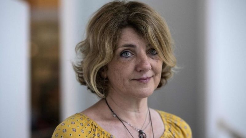La “obsesión” de una médica italiana por recuperar los nombres de 1.000 migrantes muertos durante un naufragio en el mar Mediterráneo.