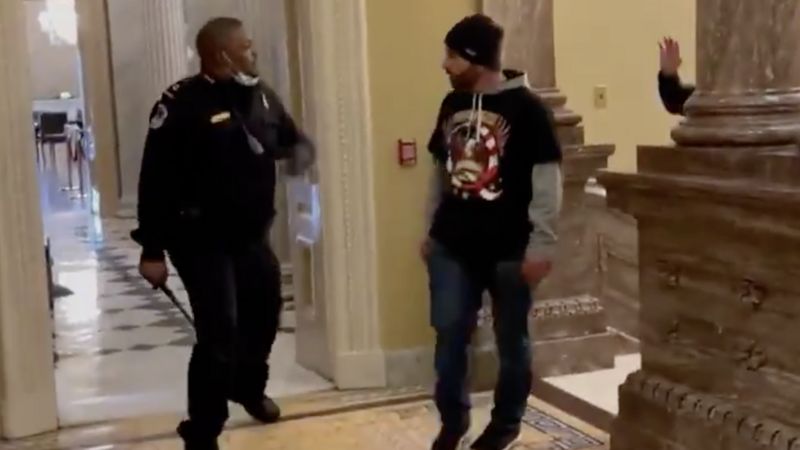 Asalto al Capitolio: qué hizo el agente Eugene Goodman ante los seguidores de Trump y por qué algunos lo llaman “héroe”