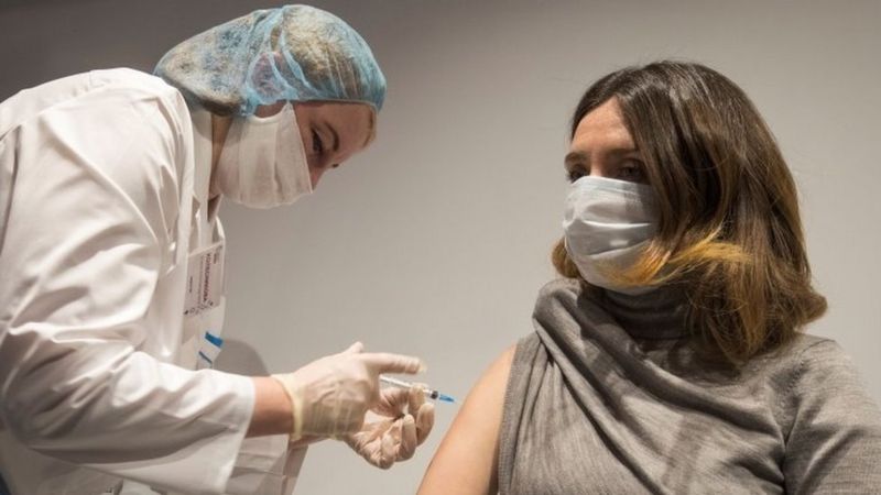 La OMS advierte de que el mundo está al borde de un “fracaso moral catastrófico” por la vacuna del coronavirus
