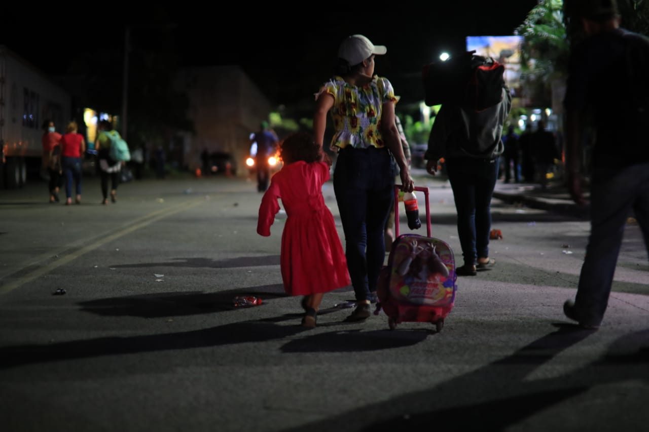 Mayoría de hondureños de la caravana migrante hace retorno voluntario, según Migración