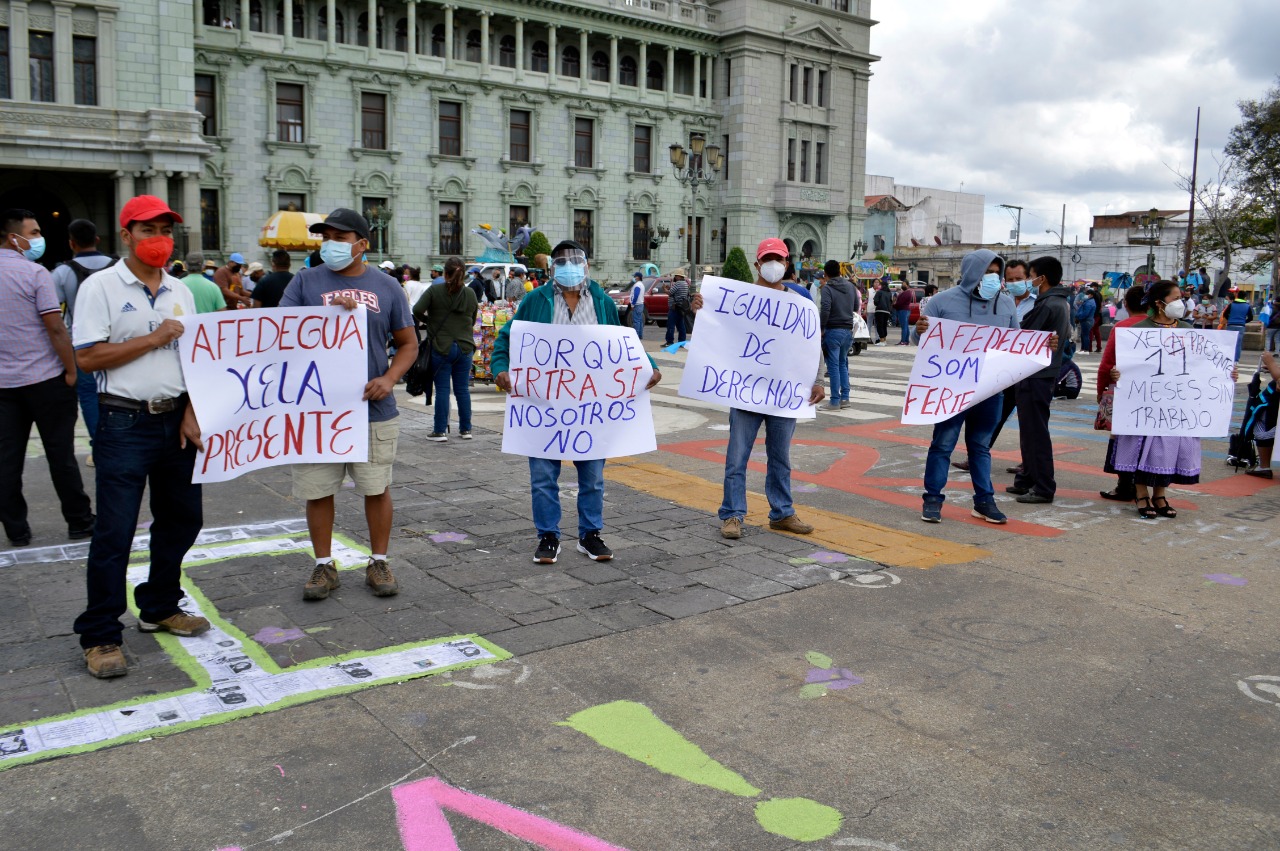 Trabajadores de ferias exigen que los dejen trabajar, mientras el Gobierno endurece algunas restricciones