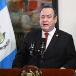 Giammattei habría recibido dinero de soborno en una alfombra, según publicación del New York Times
