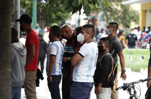 Así explica Salud el descuadre en la suma de datos de casos y fallecidos por covid-19