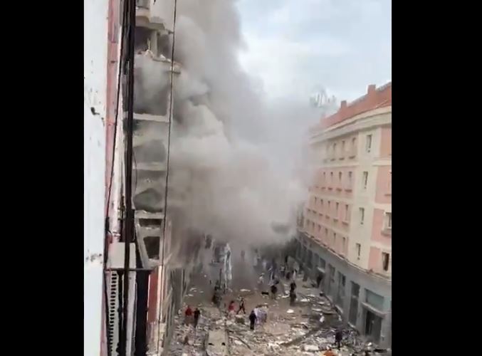 Fuerte explosión causa daños en el centro de Madrid, España