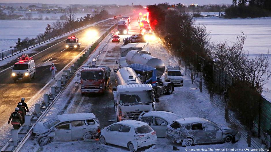 Accidente de tránsito en cadena involucra a 140 vehículos en Japón