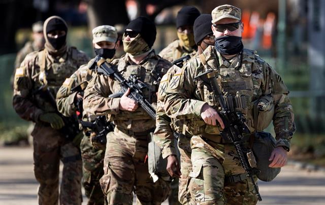 Apartan a dos militares de la investidura de Joe Biden por lazos con milicias