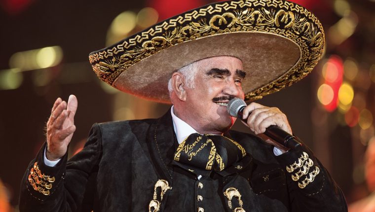 Vicente Fernández: joven asegura sentirse violentada por “polémico abrazo” del cantante que quedó grabado en video