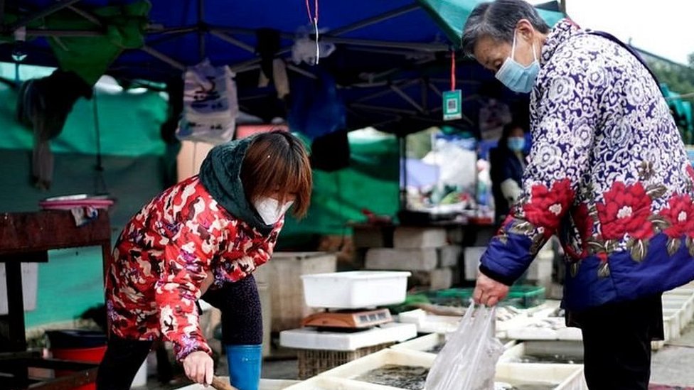 Coronavirus: China registra su primer muerto por covid-19 en meses el mismo día en que una misión de la OMS llegó a la nación asiática para investigar el origen del virus
