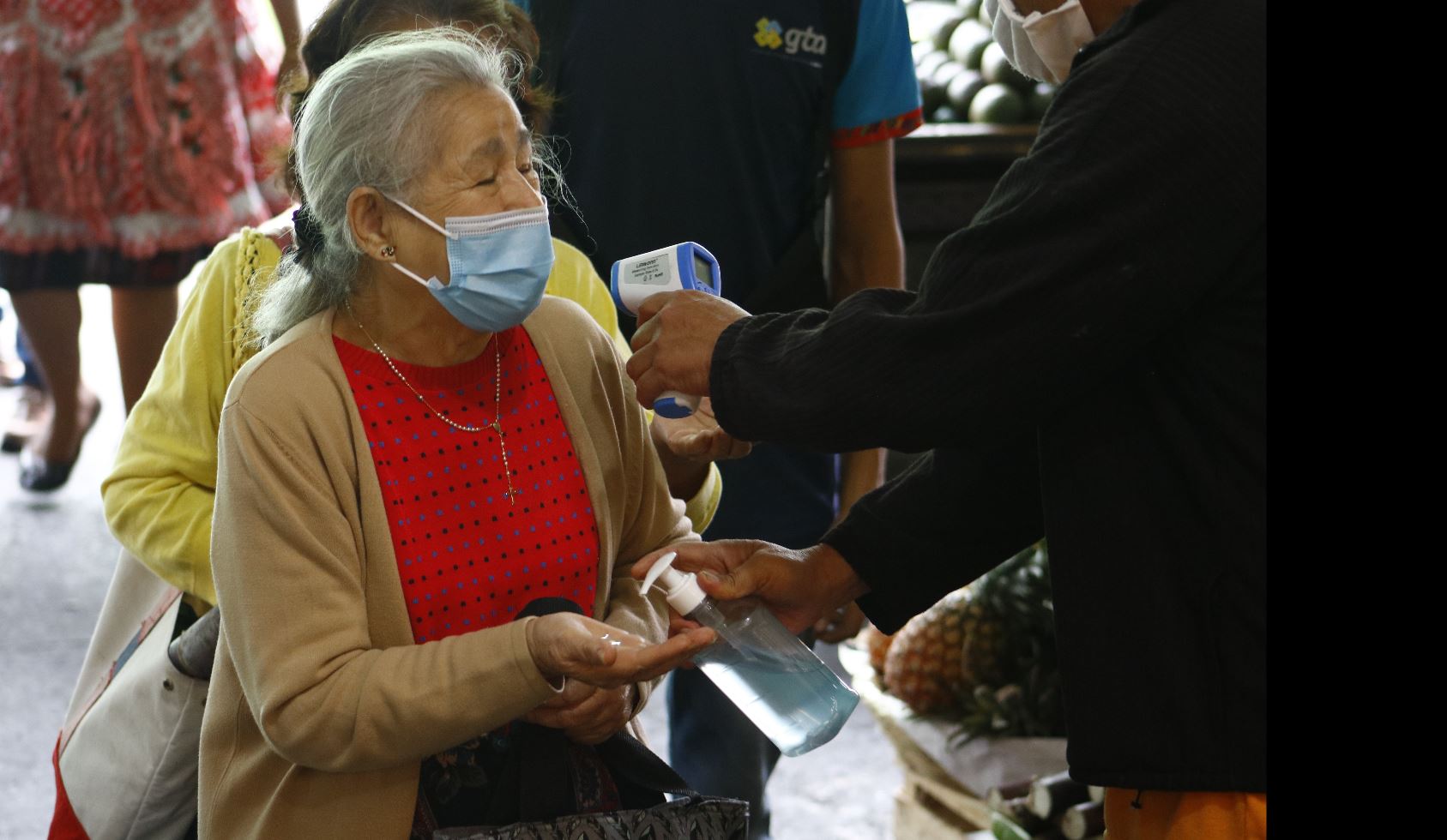 Número de contagios de coronavirus baja, pero también las pruebas, según tablero del Ministerio de Salud