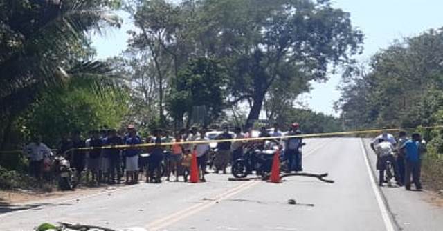 Tragedia en carretera: taxi arrolla y mata a una mujer y un niño