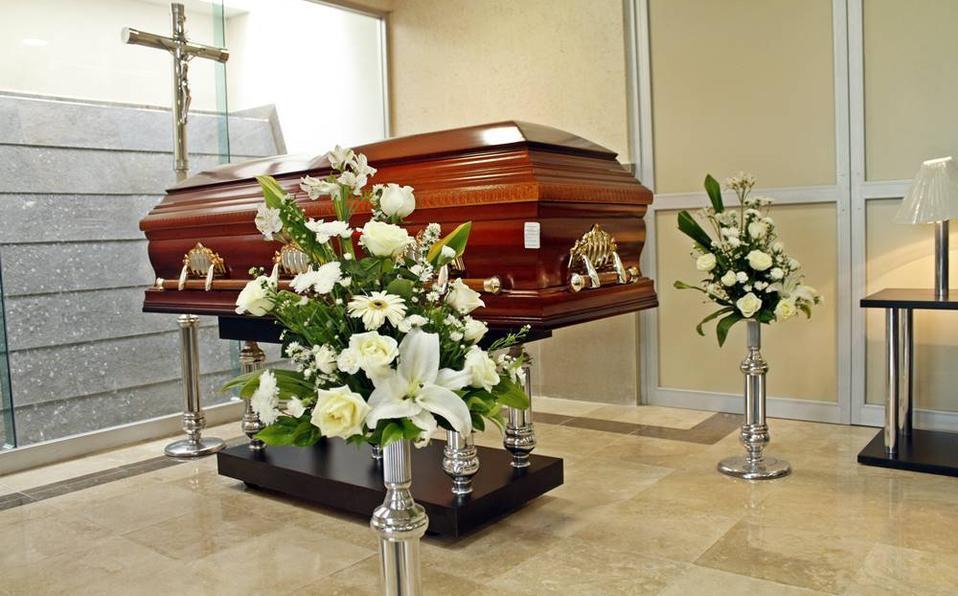 Dan por muerta a mujer de 85 años con covid-19 y le hacen funeral; días después regresó a su casa